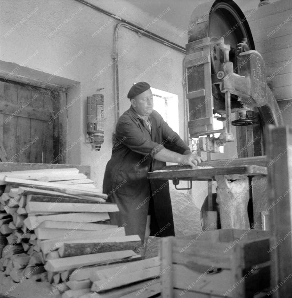 Ipar - Faláda-gyártás