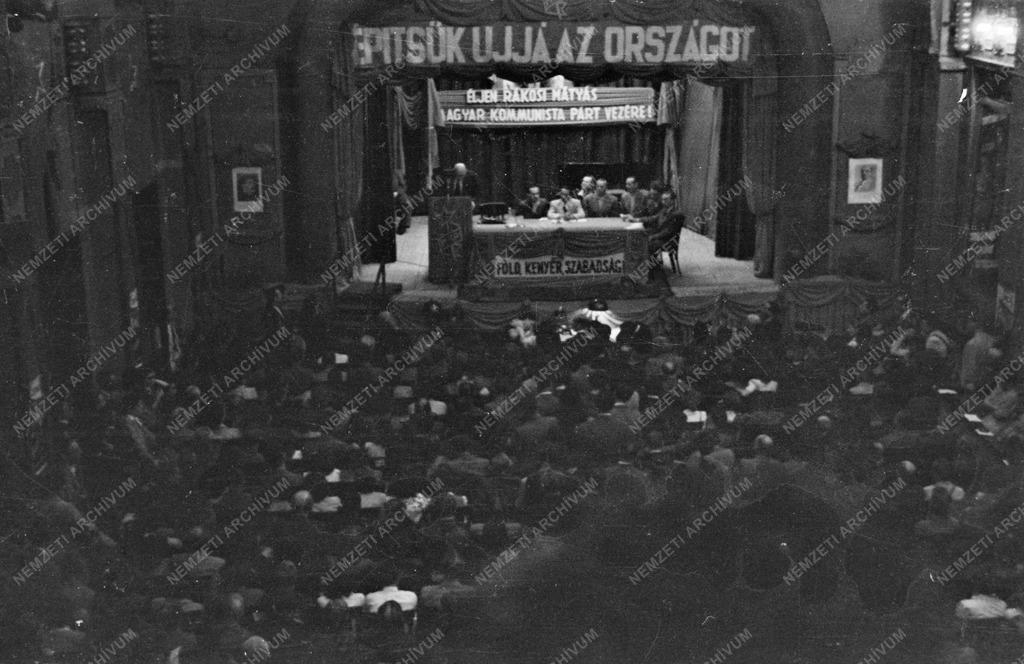 Történelem – Politika - Rákosi Mátyás a Magyar Kommunista Párt pártértekezletén