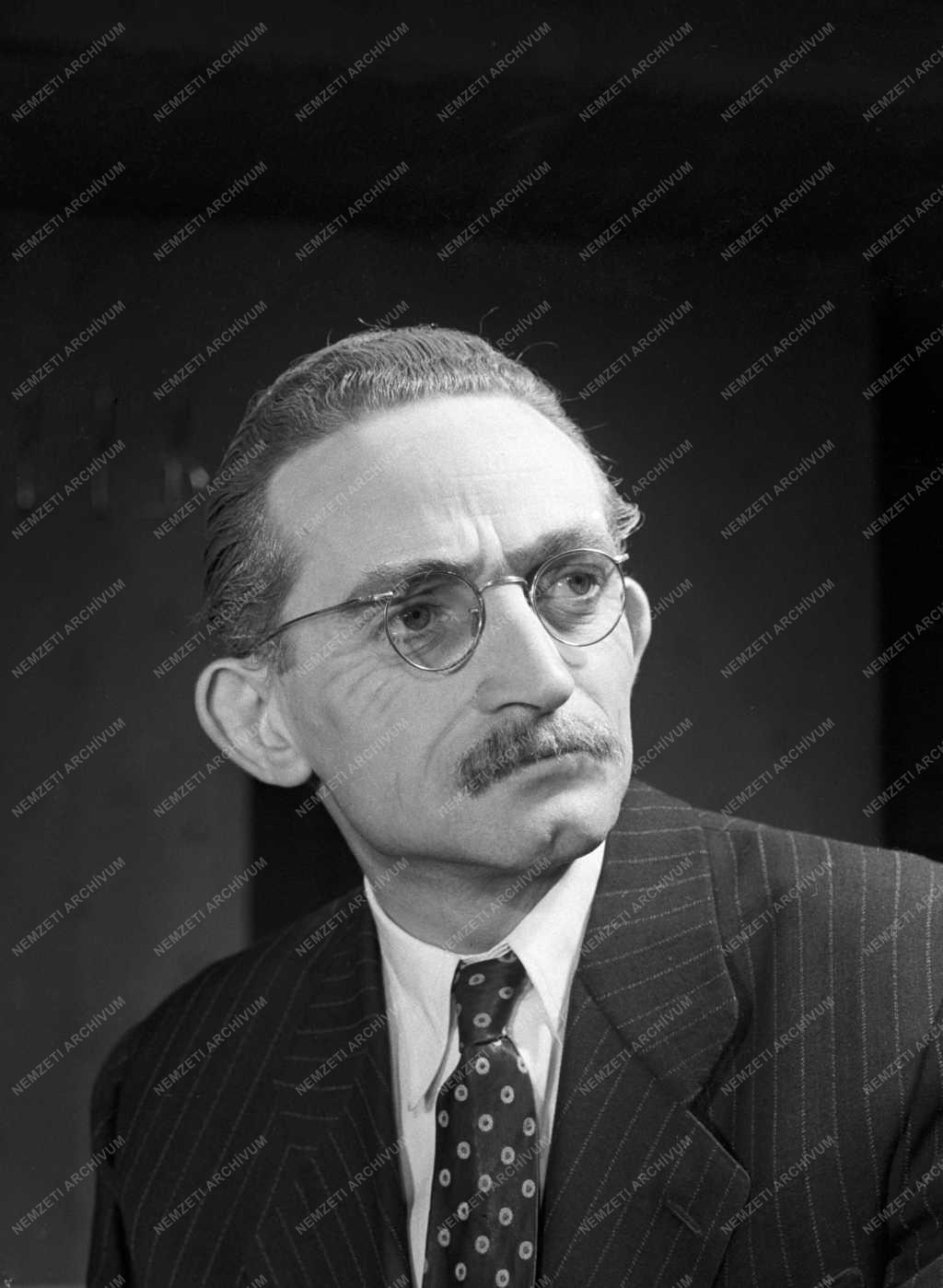 Kultúra - Színház - Vészi Endre: Varjú doktor
