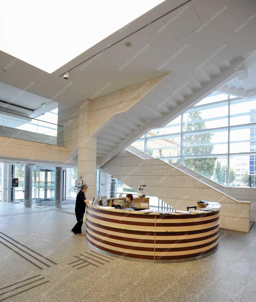 Épület -  MODEM Modern és Kortárs Művészeti Központ 