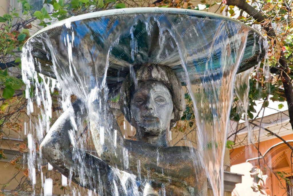 Műalkotás - Budapest - Díszkút a Várnegyedben