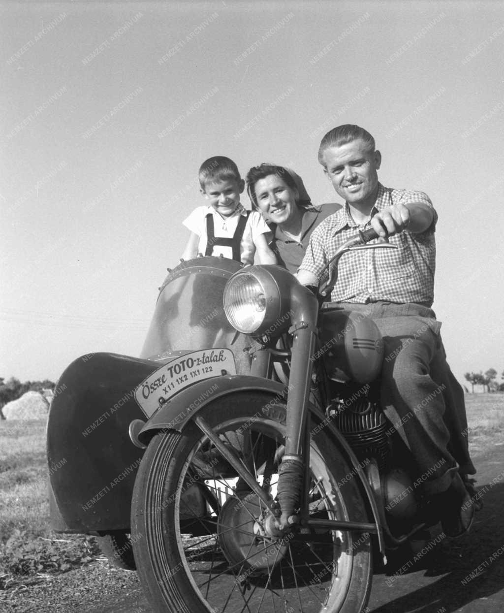 Szabadidő - Szerencsejáték - Motorkerékpár Totó nyereményből