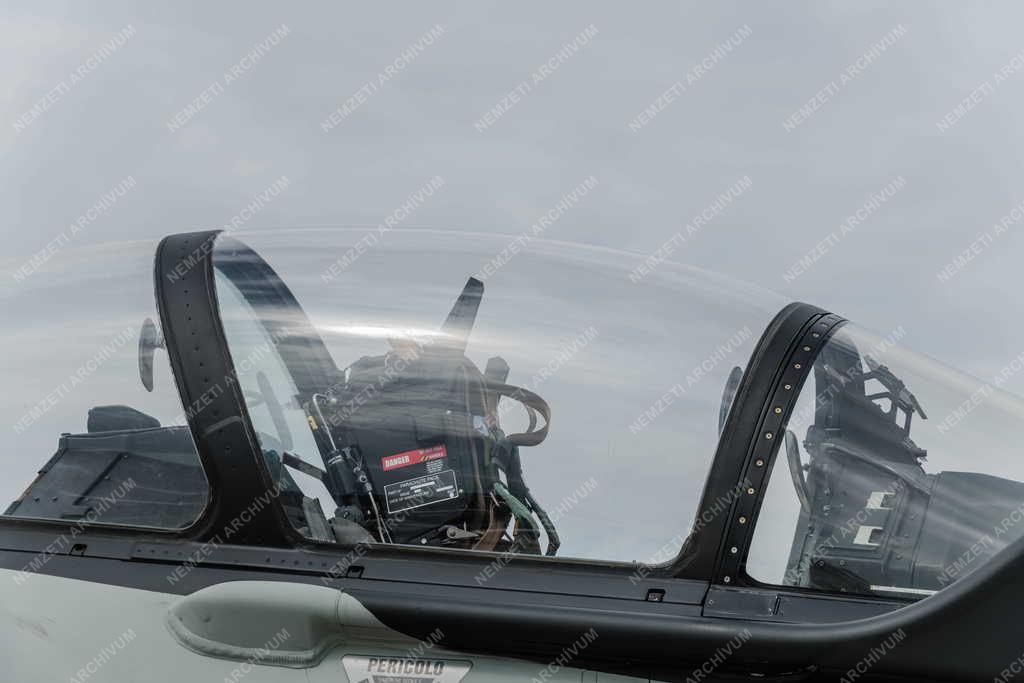 Fegyveres erők - Szórakozás - Kecskeméti Nemzetközi Repülőnap és Haditechnikai Bemutató