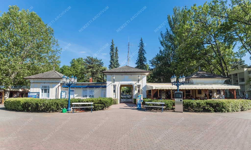 Műemlék épület - Balatonföldvár - Hajóállomás