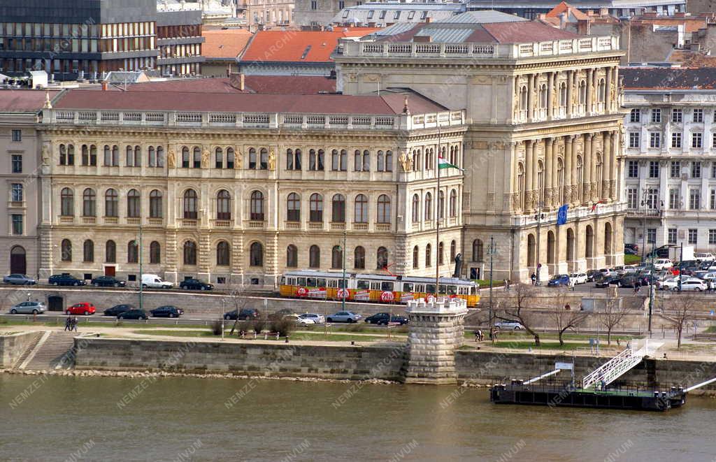 Budapest -  Középület - MTA