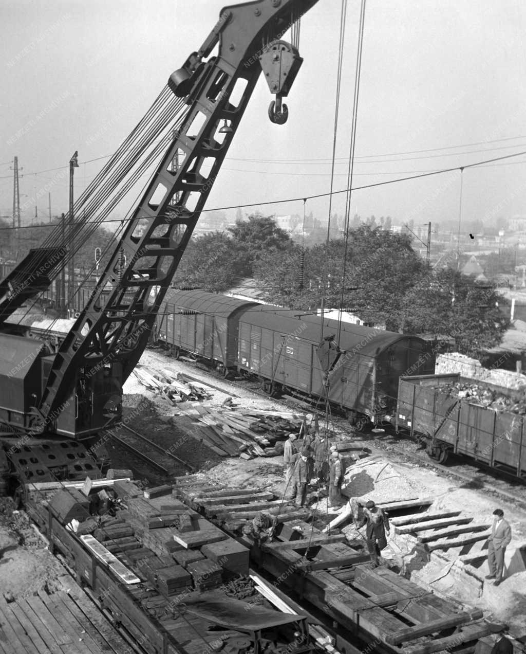 Építőipar - Aluljáró építése a Kőbánya felső pályaudvaron