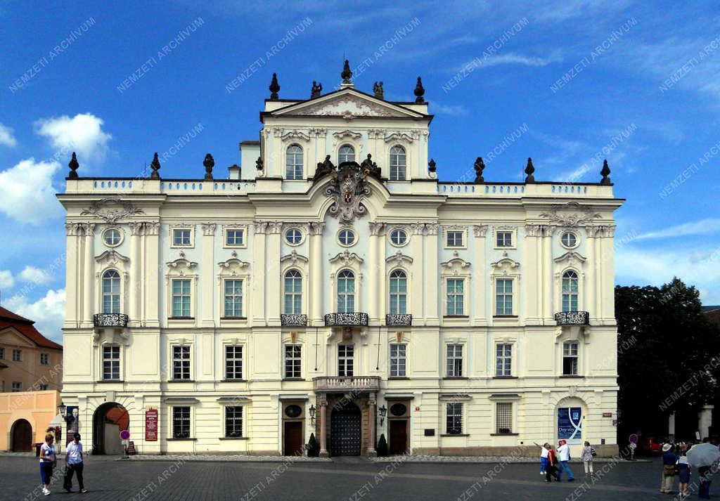 Épület - Prága - Az Érseki palota a Hradzsin téren
