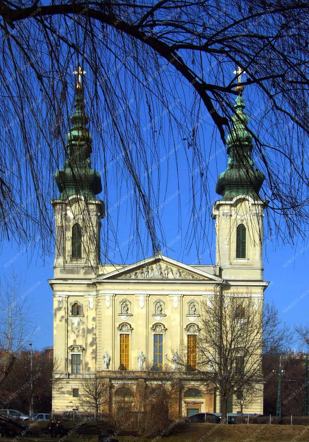 Budapest - Városkép - Ciszterci templom 