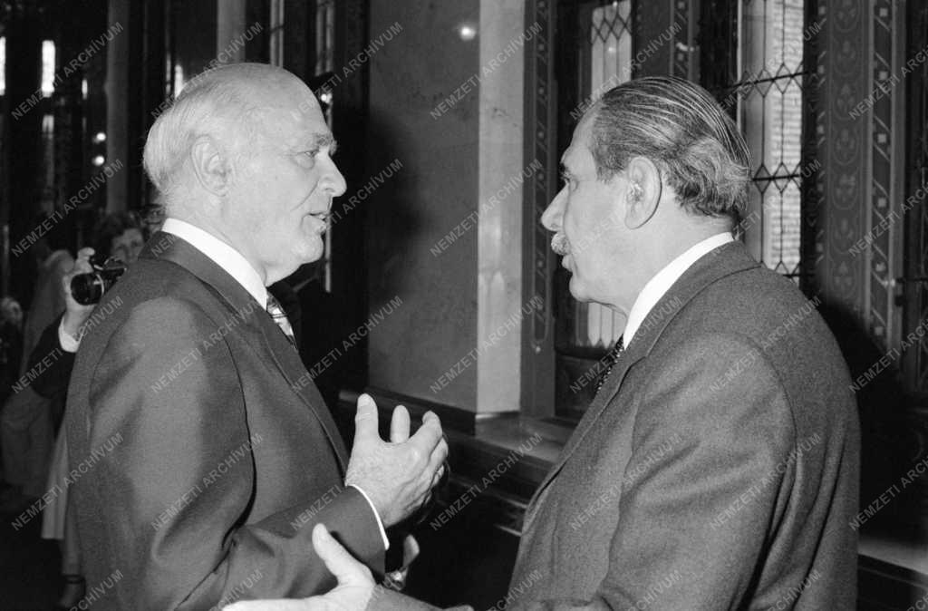 Belpolitika - Barcs Sándor és Aczél György a Parlamentben