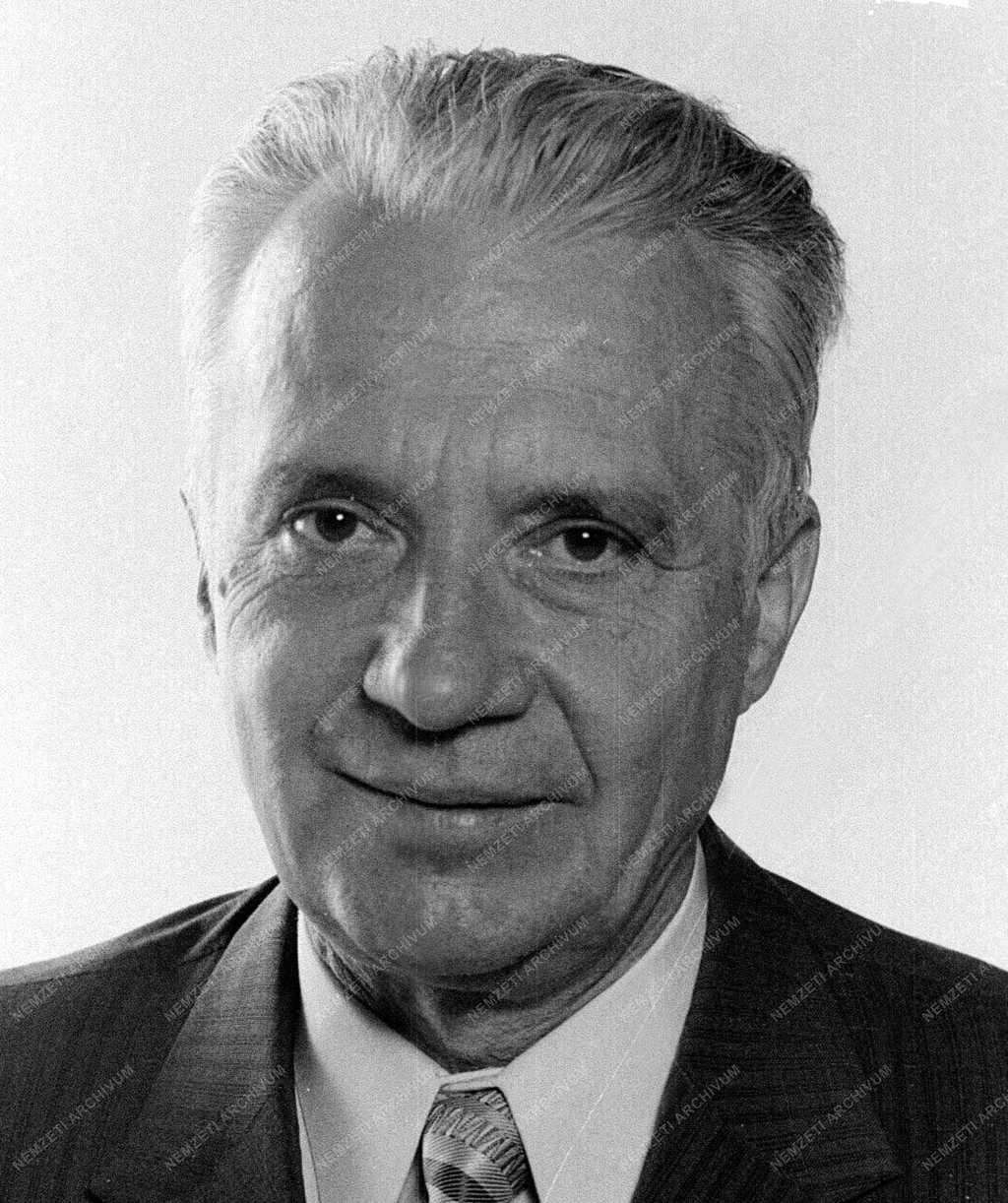Király István Kossuth- és állami díjas irodalomtörténés