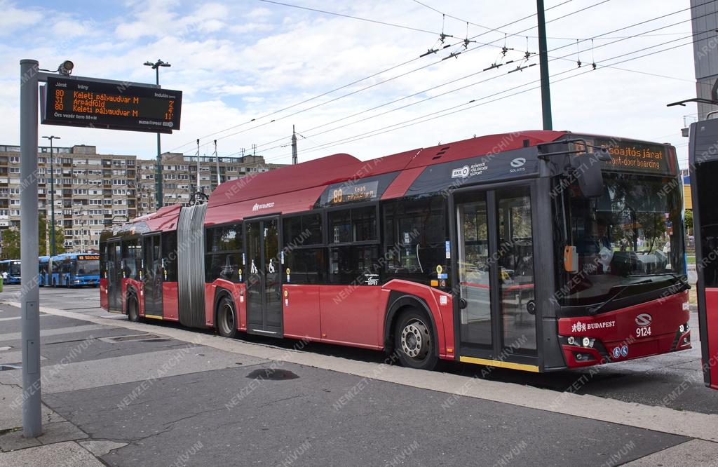 Közlekedés - Budapest - Örs Vezér tere buszvégállomás