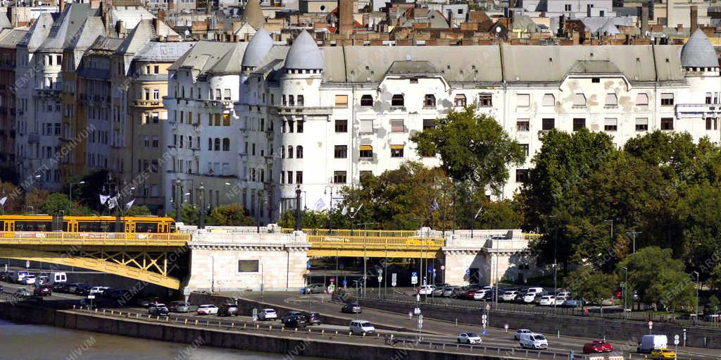 Városkép - Budapest - A Jászai Mari tér a Margit híddal