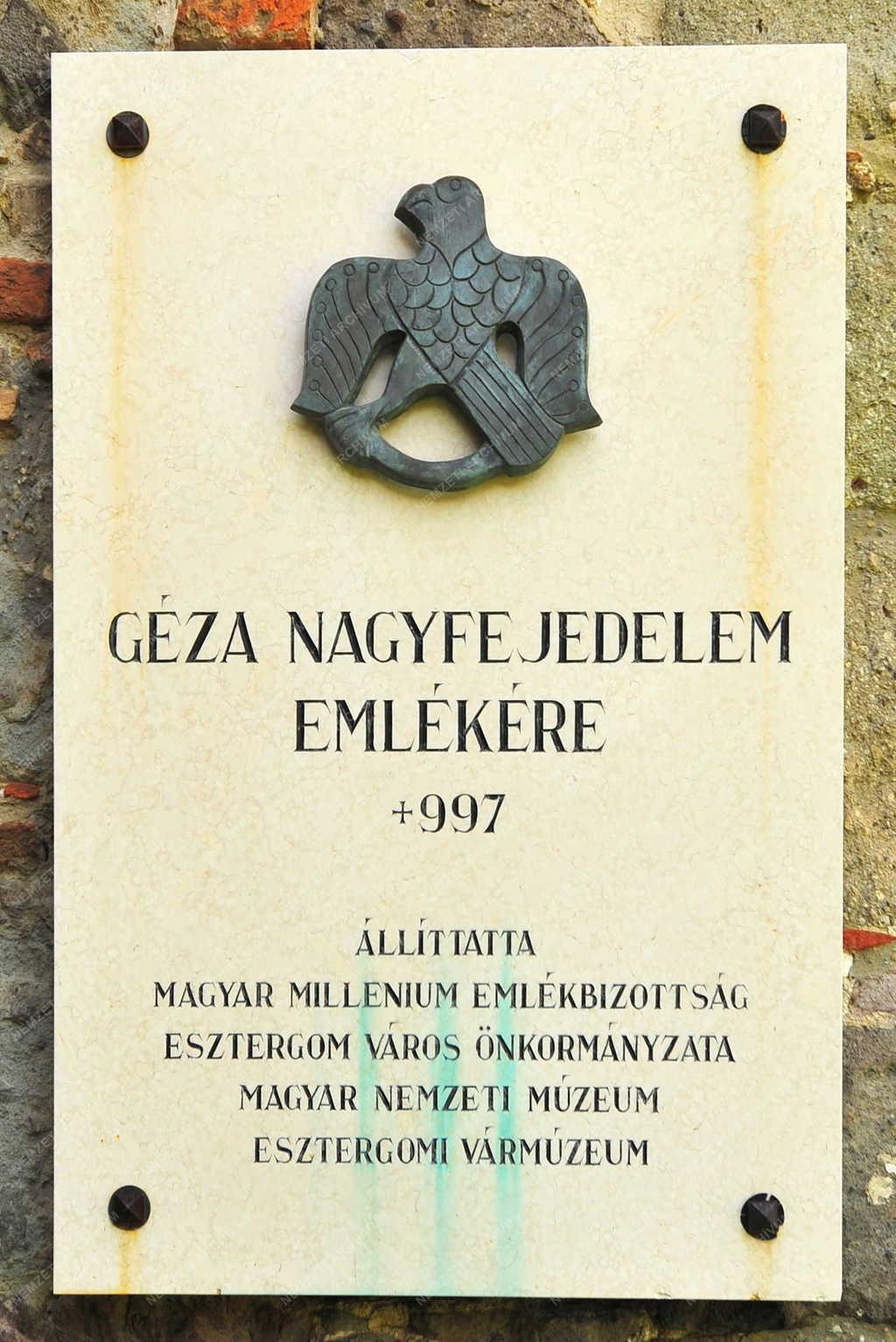 Táj, város - Esztergom - Emléktábla