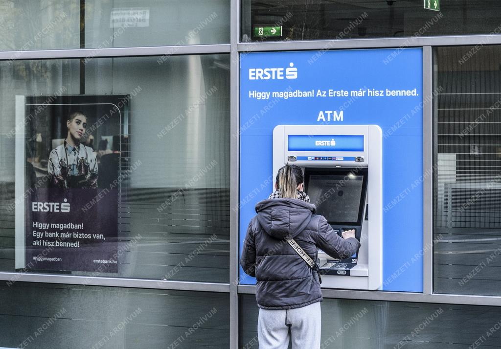 Pénzügy - Budapest - Bankautomata