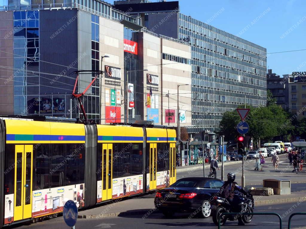 Városkép - Közlekedés - A Széna tér részlete