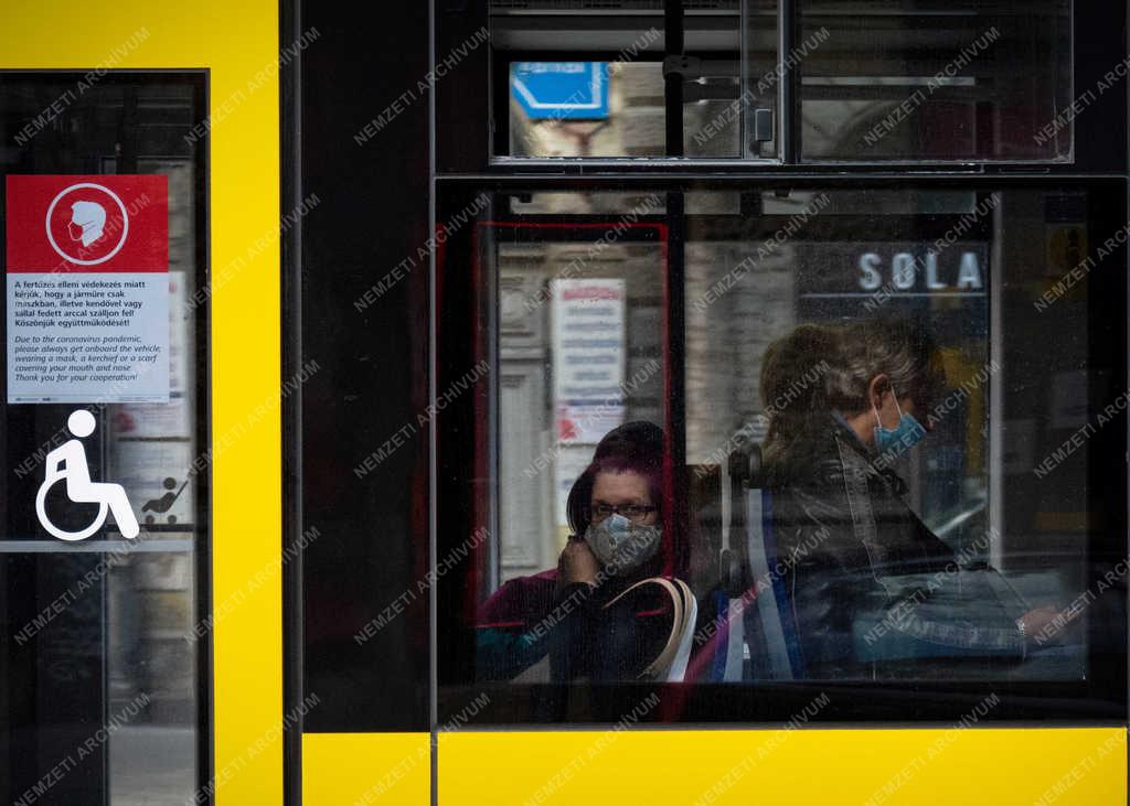 Közlekedés - Budapest - Kötelező védőmaszk használat