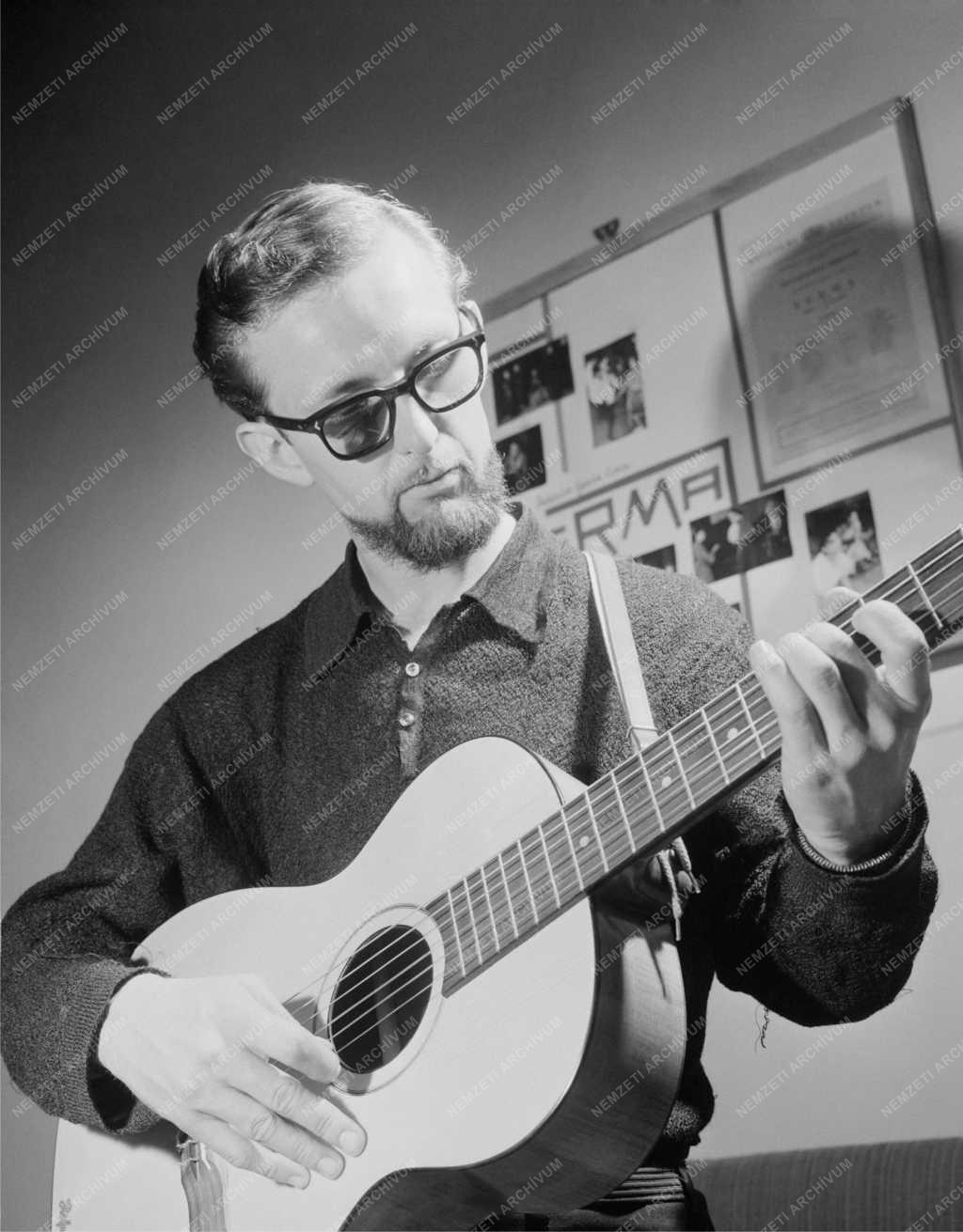 Művészet - Richard W. Tompkins Budapesten