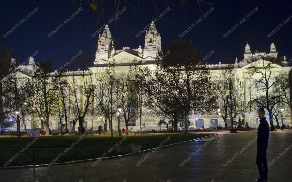 Épület - Budapest - Az egykori Tőzsdepalota épülete