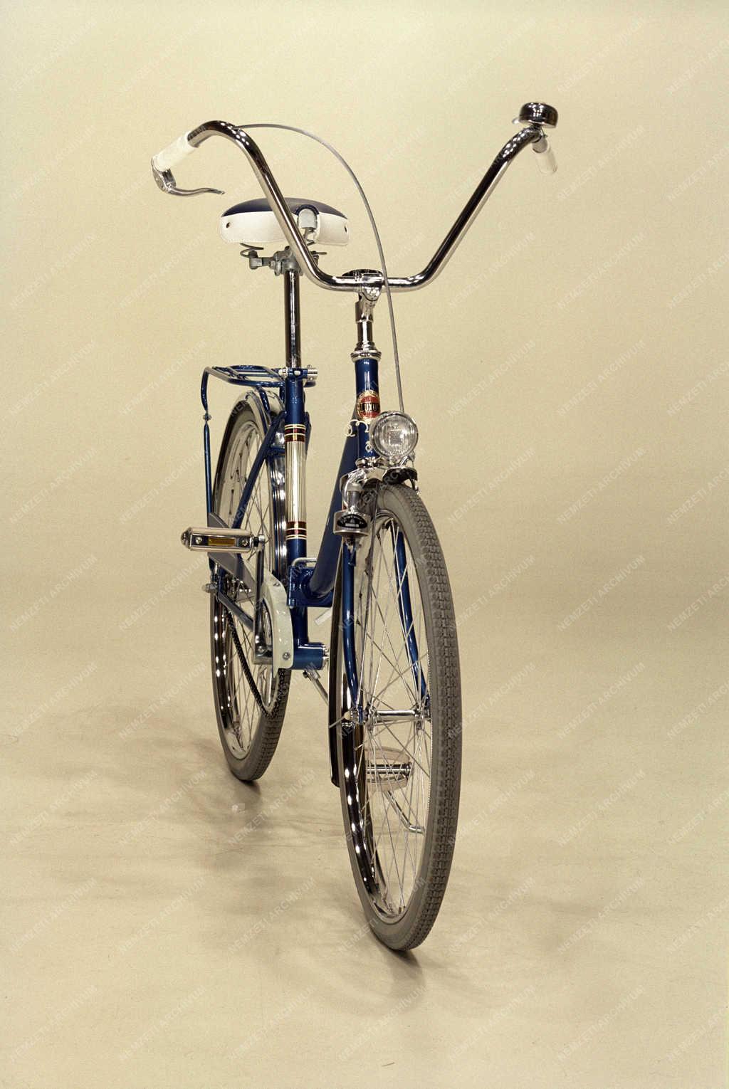 Ipar - Csepeli Kerékpárgyár terméke