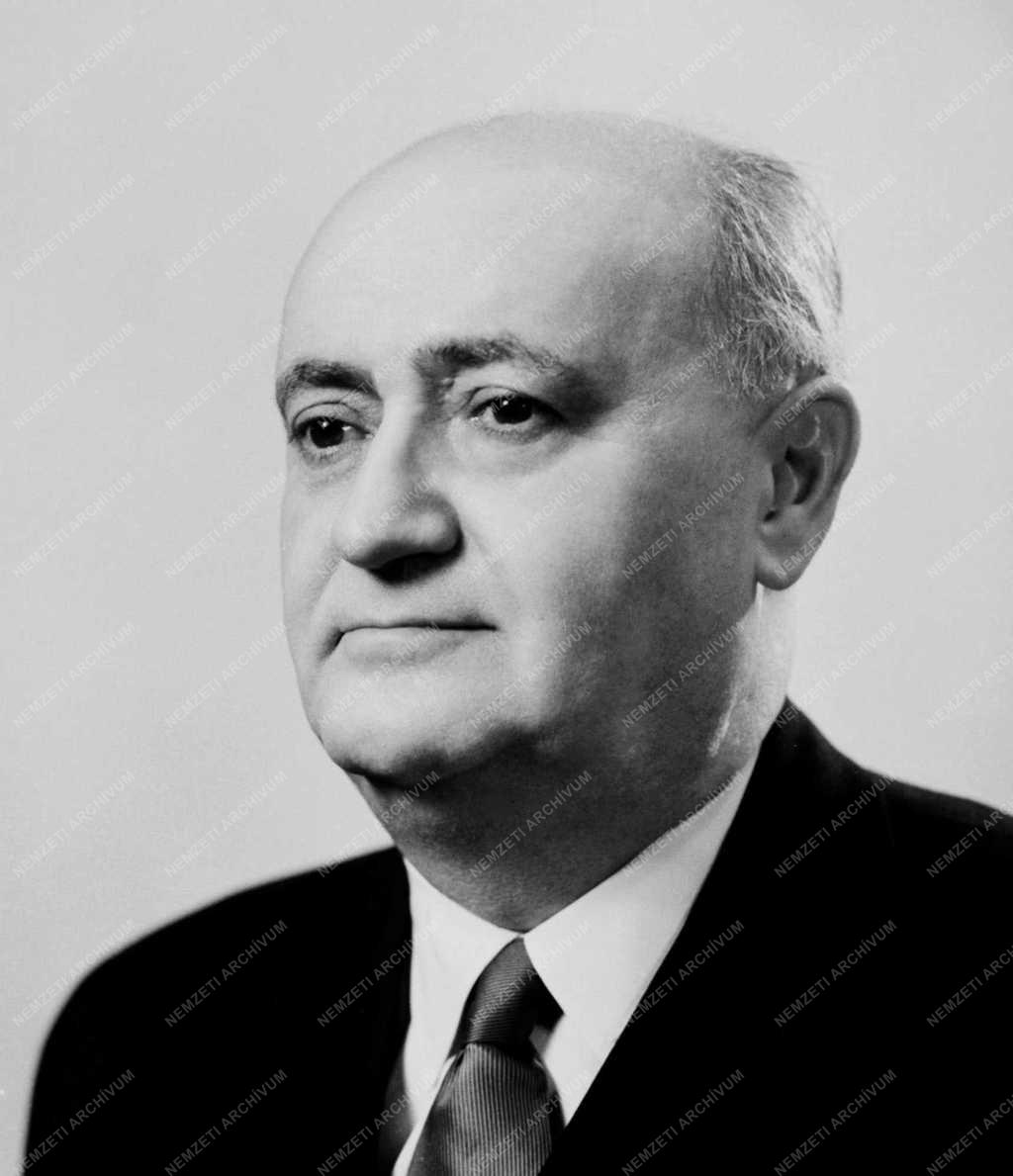 Személy - Csanádi György