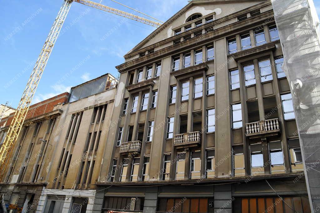 Városkép - Budapest - Felújítják a Corvin Áruházat