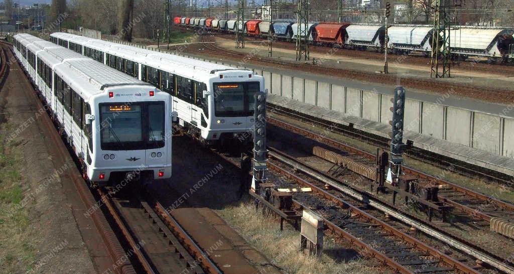 Közlekedés - Budapest - A hármas metró szerelvényei