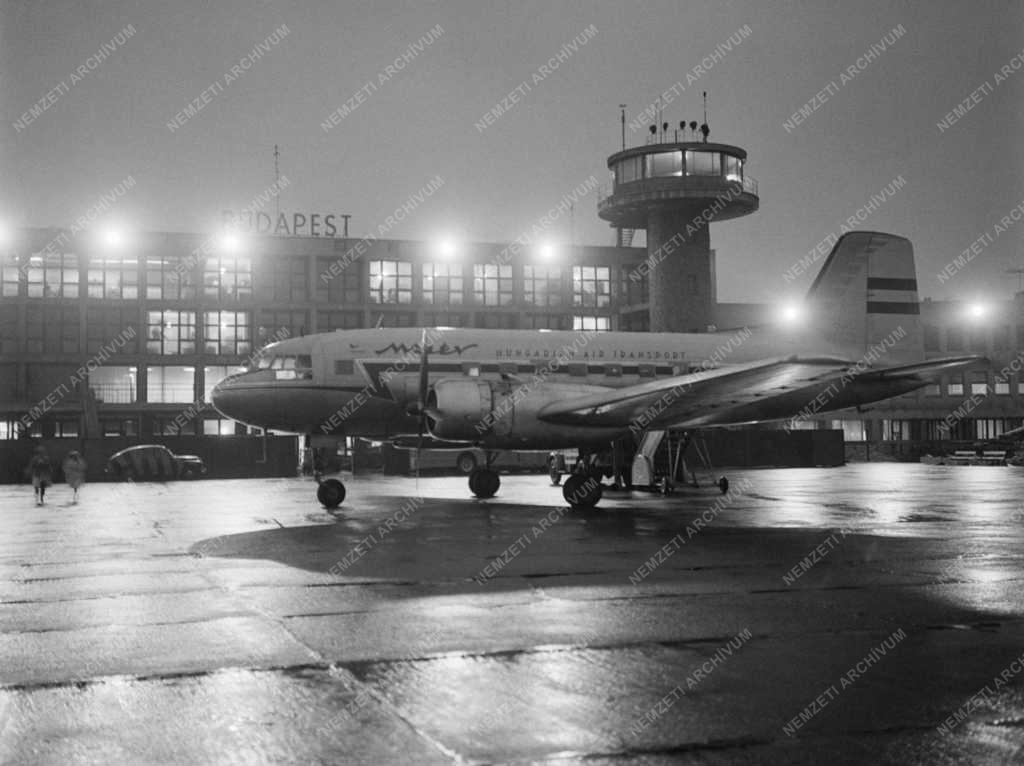 Közlekedés - Újra indult a MALÉV belföldi légijárat Debrecenbe