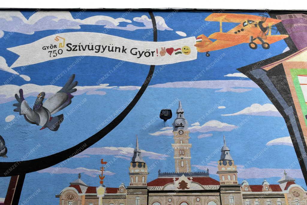 Kultúra - Városkép - Óriás falfestmény Győr belvárosában