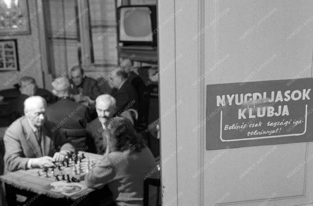 Életkép - Tatai nyugdíjasklub 