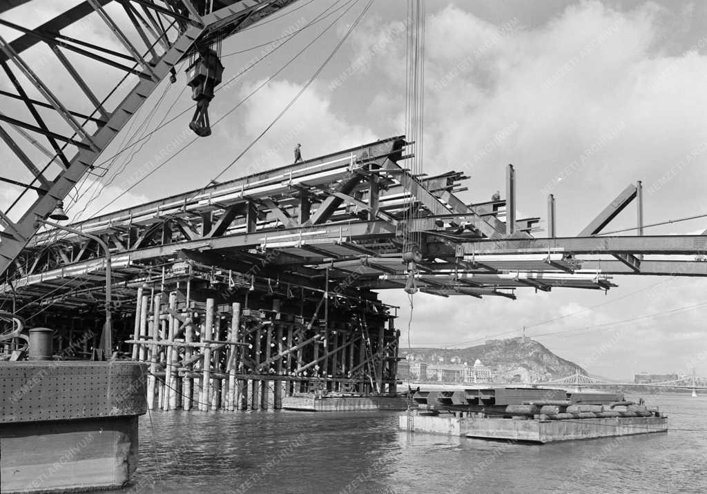 Építőipar - Hídépítés - A Boráros téri híd újjáépítése