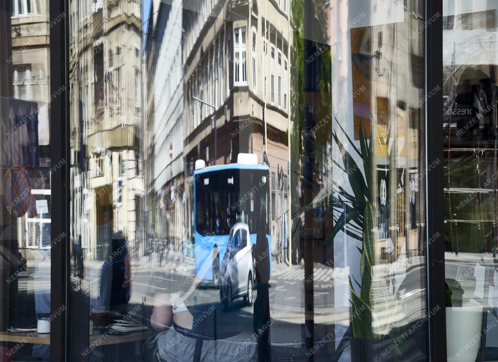 Vendéglátás - Budapest -  Montage Budapest kávézó a Margit körúton