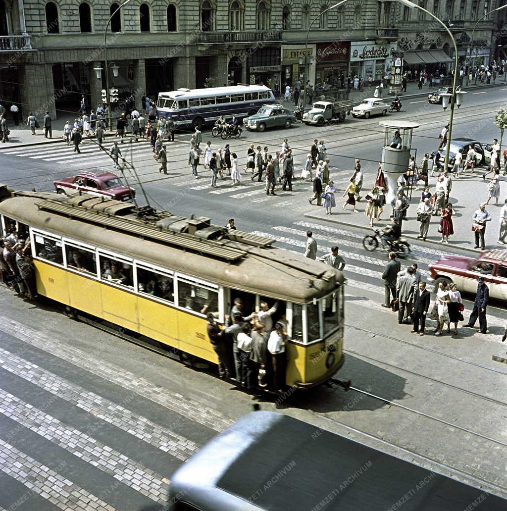 Városkép - Budapesti forgalom - Blaha Lujza tér
