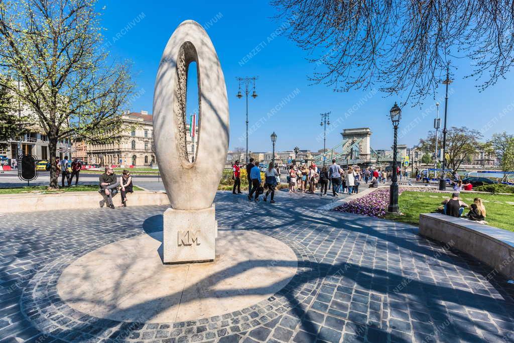 Városkép - Budapest - Clark Ádám tér