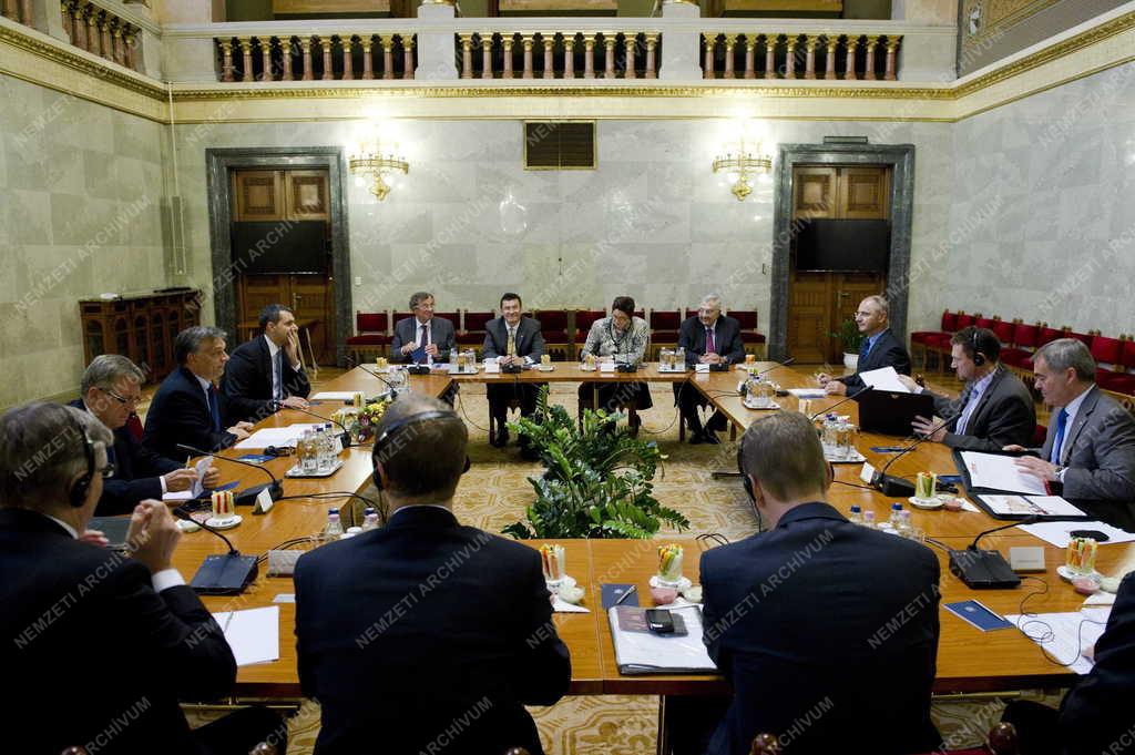 Orbán Viktor német cégek vezetőivel folytatott megbeszélést