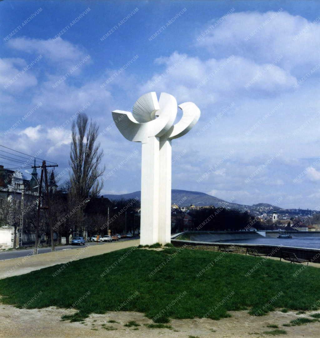 Város - Szentendre - Köszöntő szobor