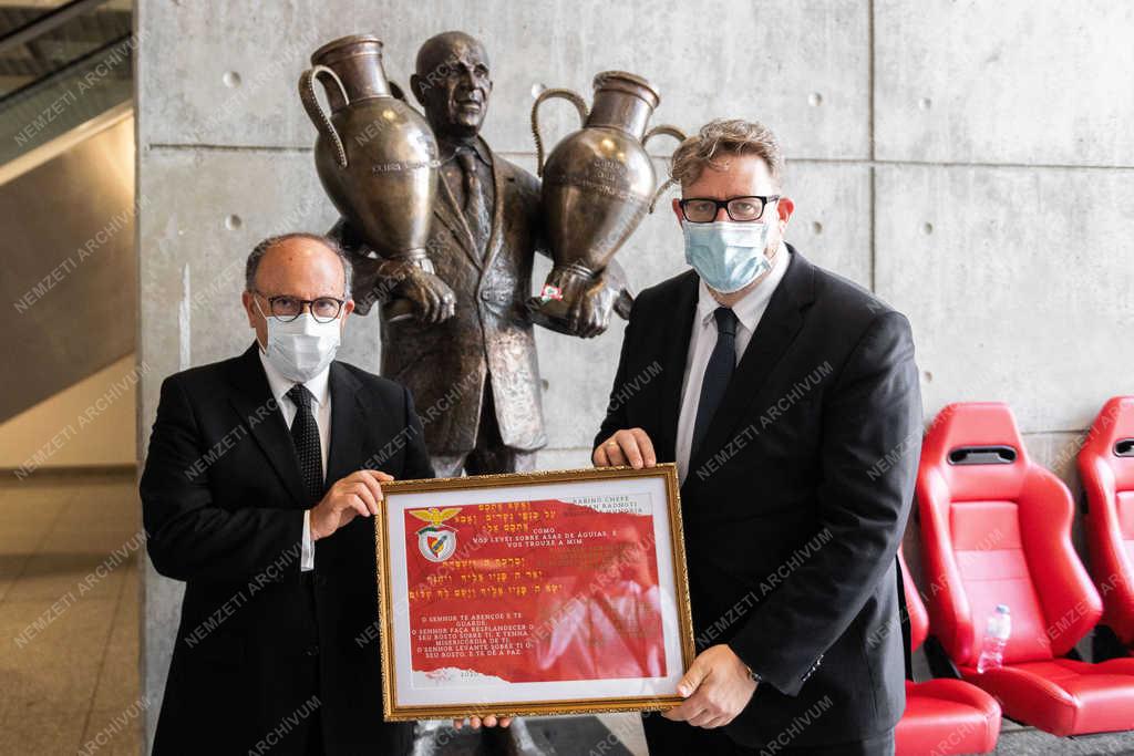 Szöllősi György látogatása a Benfica lisszaboni stadionjában