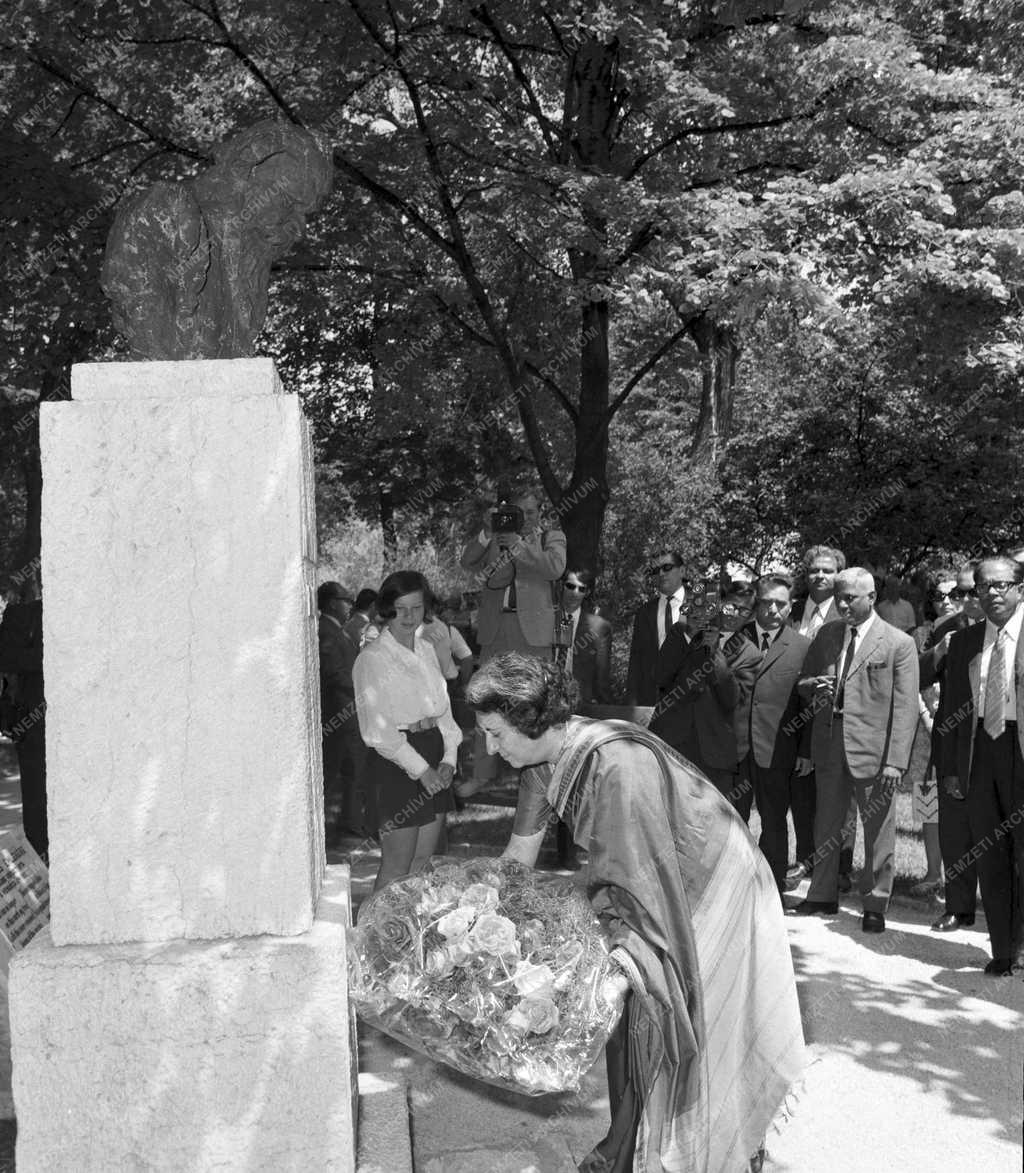 Külpolitika - Indira Gandhi Balatonfüreden