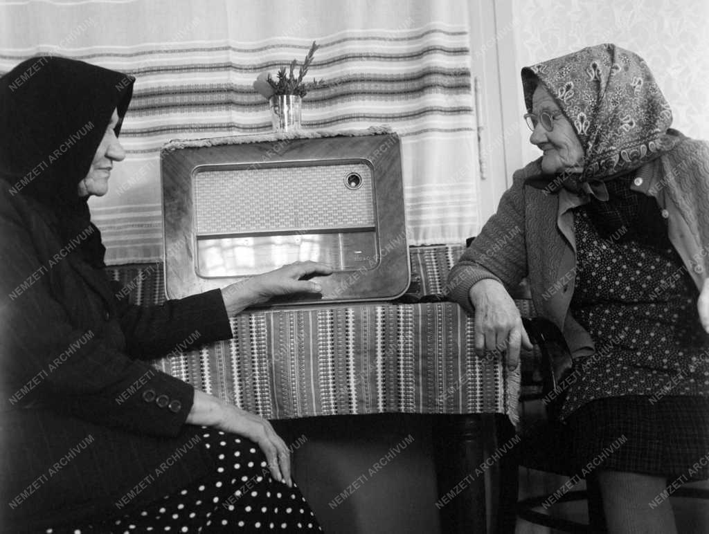 Életkép - Életmód - Az öregek napköziotthonában