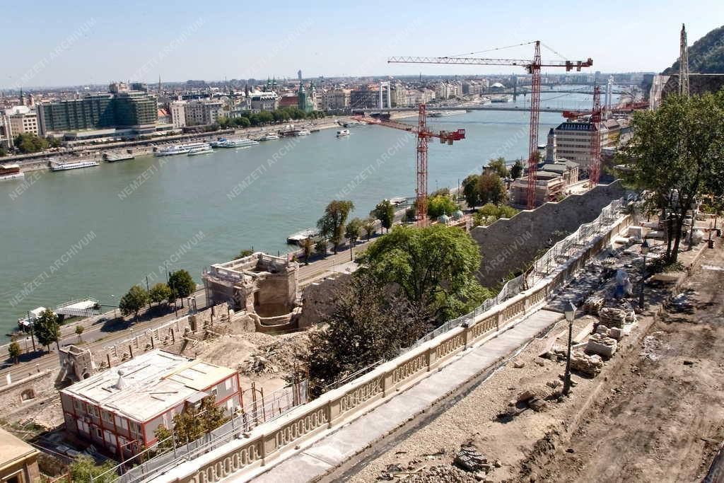 Műemlék - Budapest - Megkezdték a Várbazár felújítását
