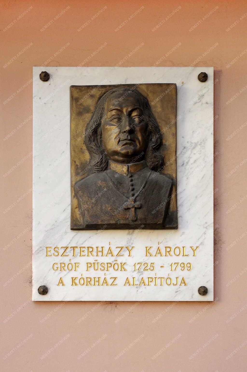 Emléktábla - Pápa - Gróf Eszterházy Károly emléktáblája