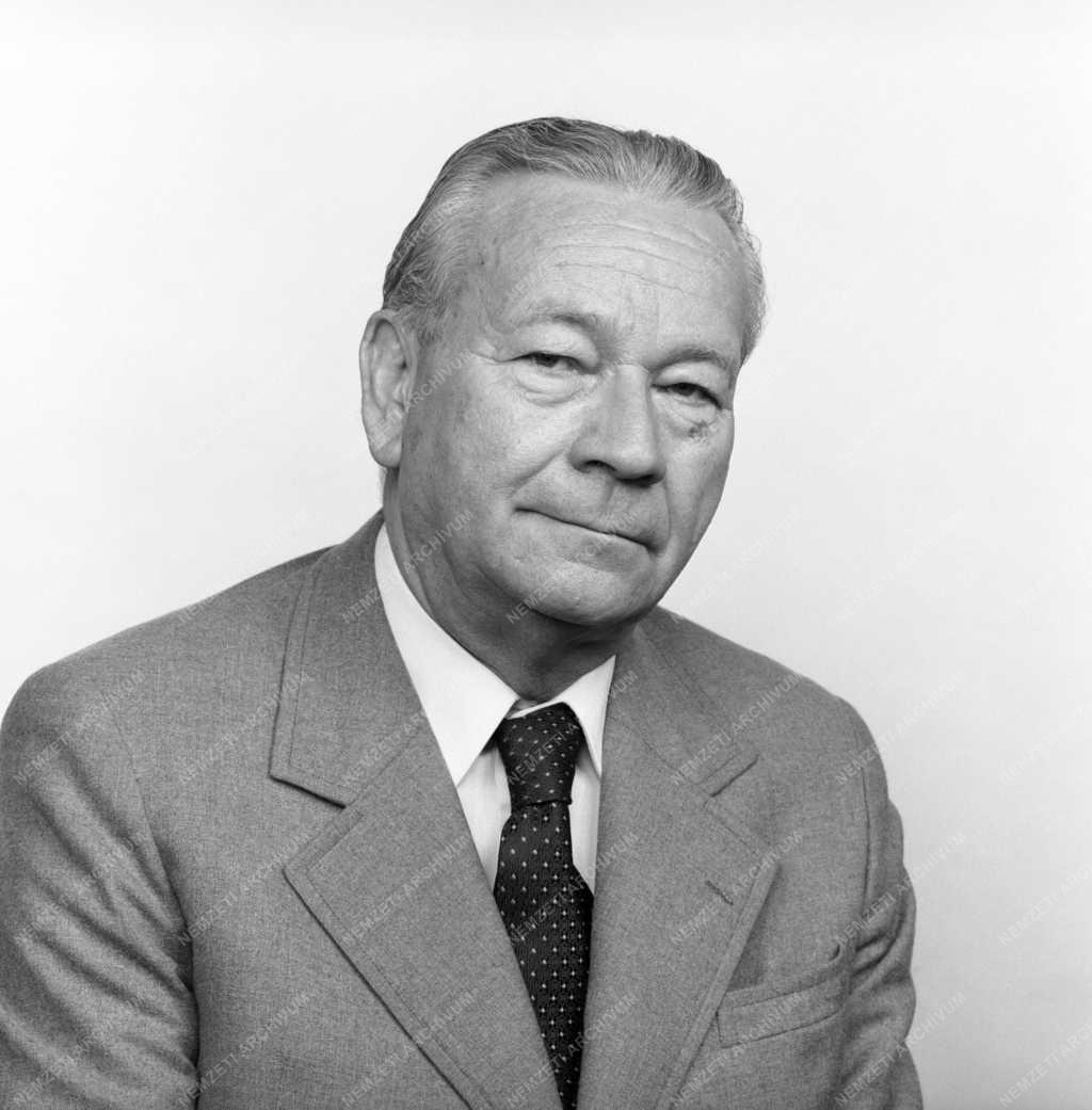 Politikus portré - Szekér Gyula
