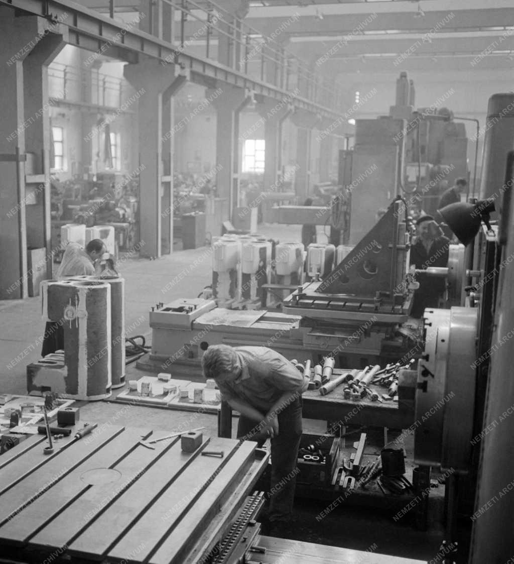 Ipar - A Győri Célgépgyár fejlesztése