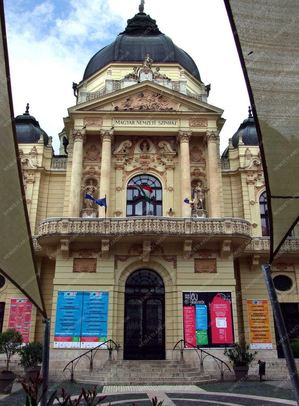 Épület - Pécs - A Pécsi Nemzeti Színház