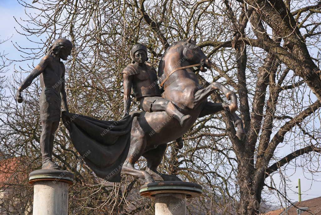 Városkép - Nagymaros - Szent Márton szobor