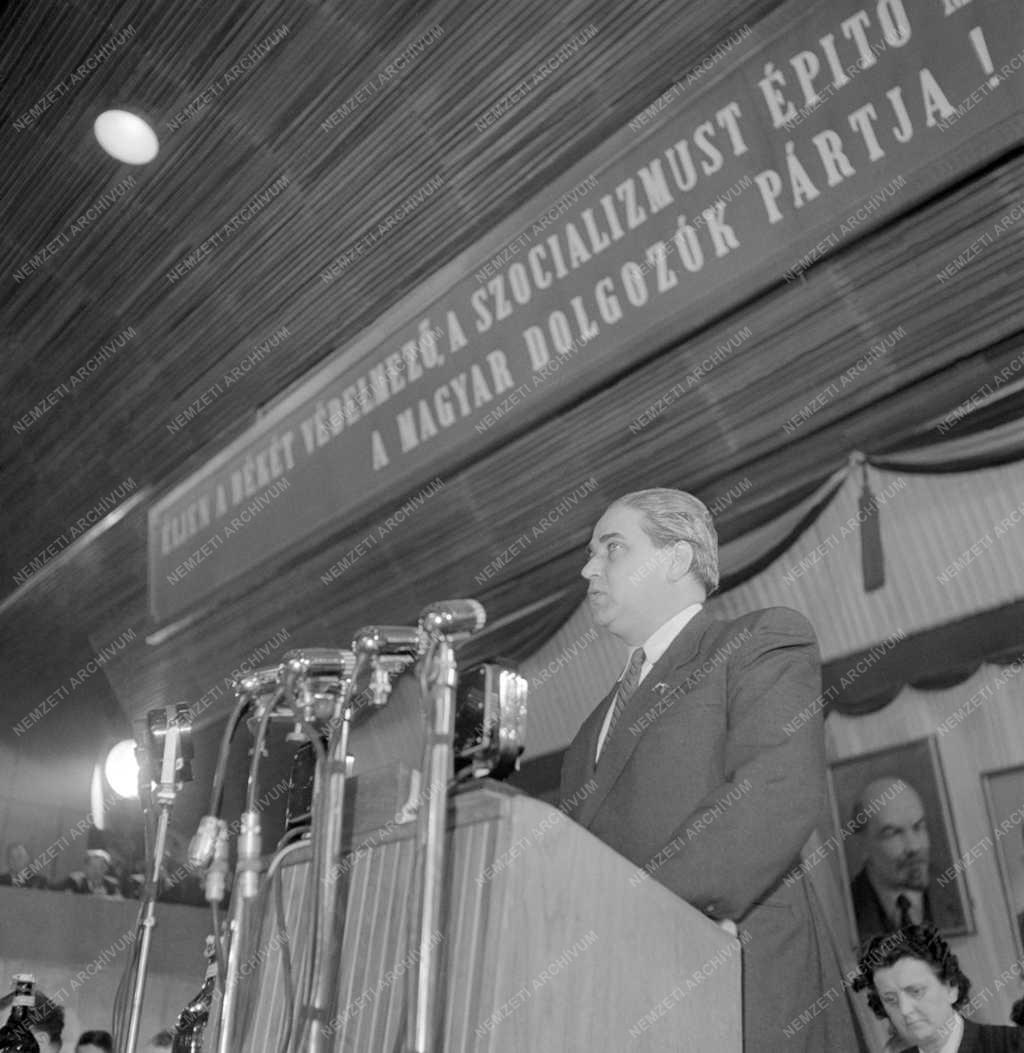Belpolitika - Az MDP II. kongresszusán