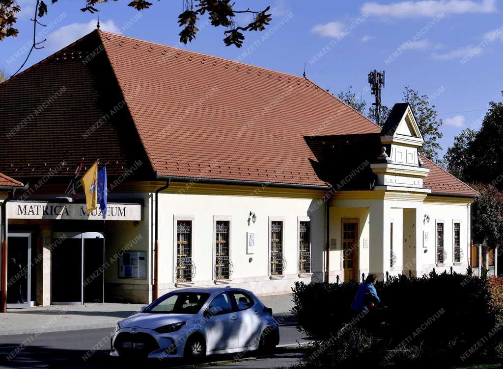 Kultúra - Városkép - Százhalombatta - Matrica Múzeum