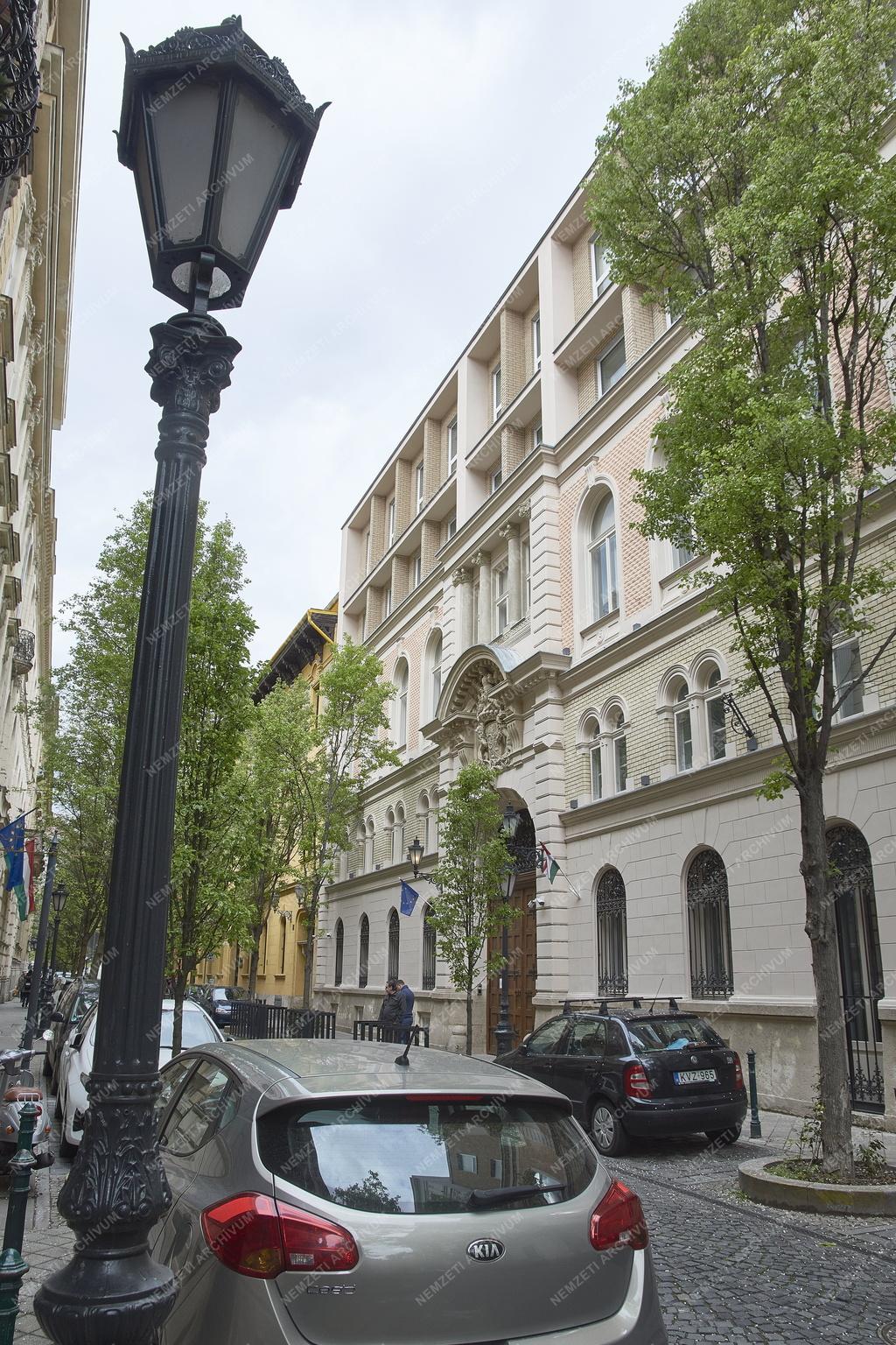 Oktatás - Budapest - Károli Gáspár Református Egyetem