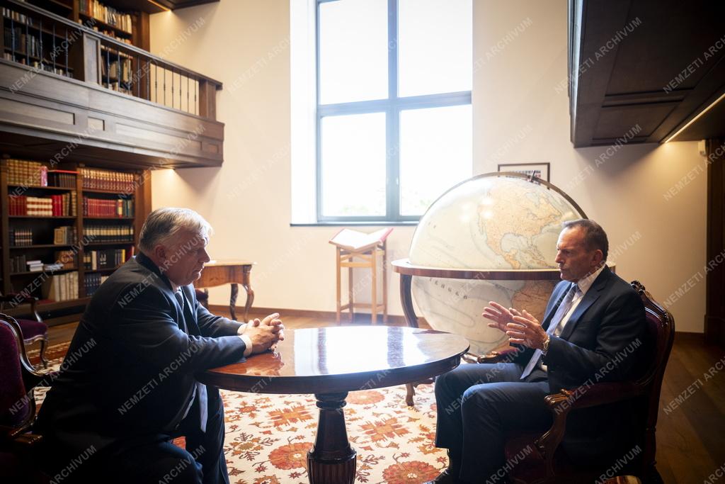 Orbán Viktor fogadta Ausztrália korábbi miniszterelnökét