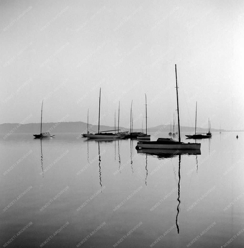 Közlekedés - Vitorlások a Balatonon