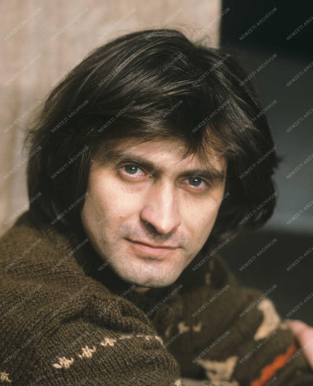 Színház - Dörner György